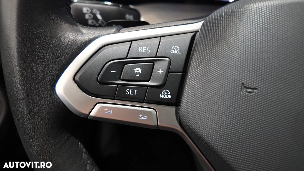 Volkswagen Golf 1.5 eTSI DSG MHEV Life - 23