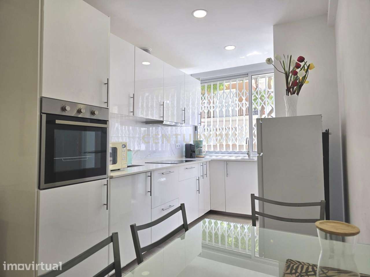 Apartamento T1 com espaçosa arrecadação a 10 minutos a pé da Praia da - Grande imagem: 2/21