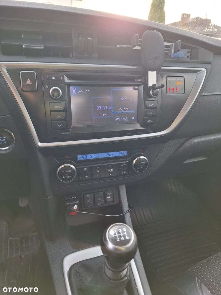 Toyota Auris 1.6 Prestige - 9