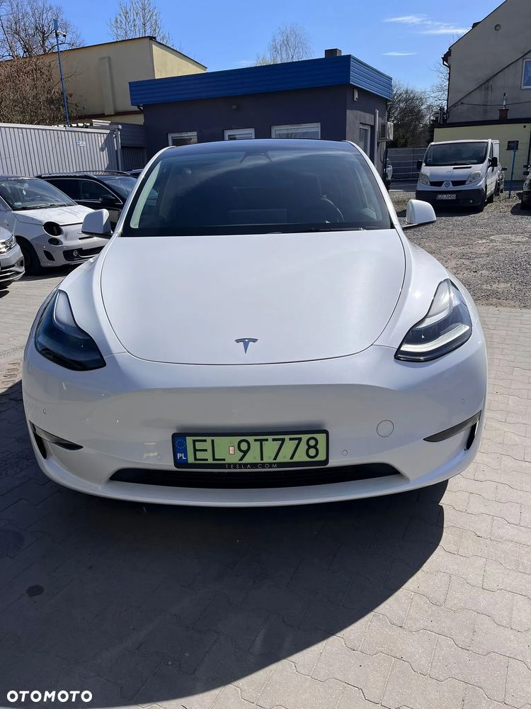 Tesla Y - 4