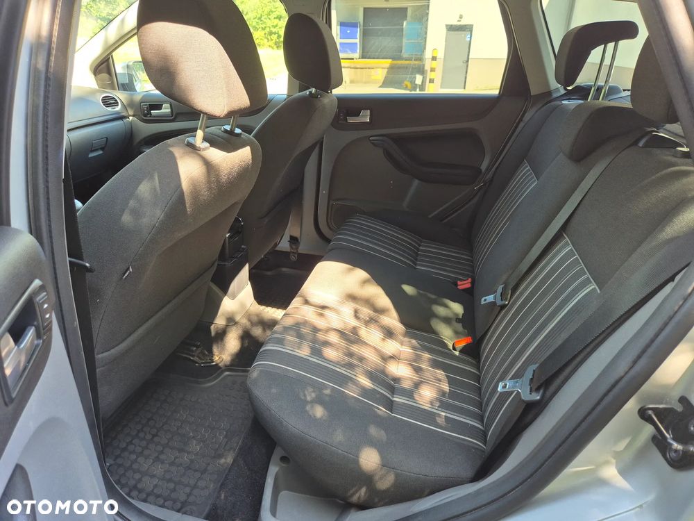 Ford Focus 1.6 Ambiente - 12
