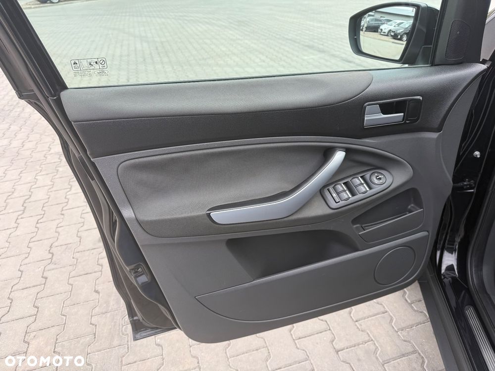 Ford Kuga 2.0 TDCi 2x4 Titanium - 18