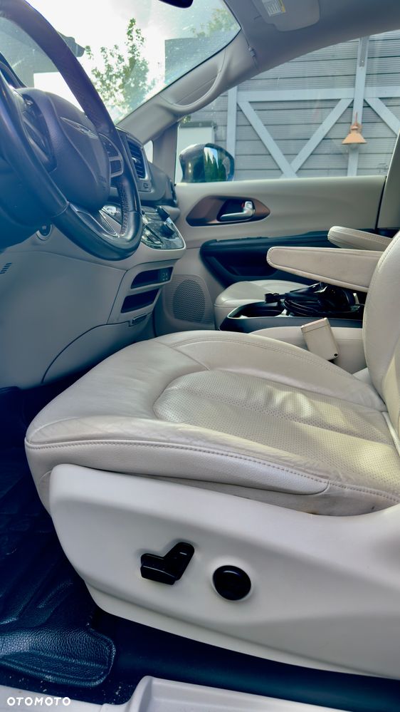 Chrysler Pacifica - 19