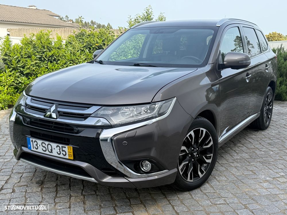 Mitsubishi Outlander 2.0 Instyle Navi - 2