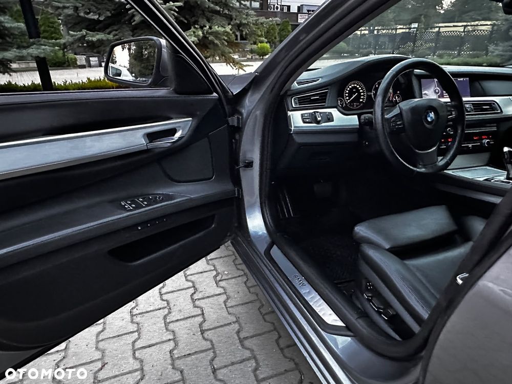 BMW Seria 7 730d - 27