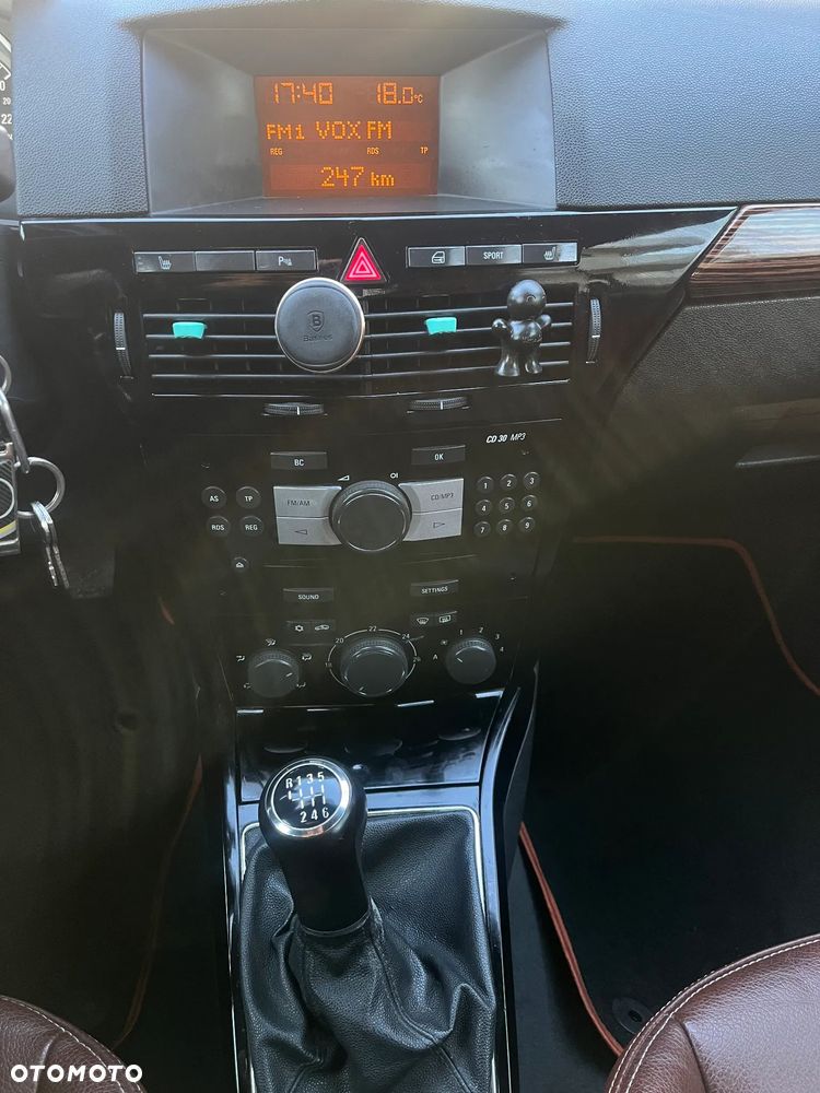 Opel Astra 2.0 Turbo Cosmo - 2