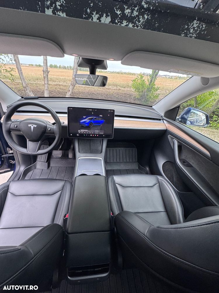 Tesla Model Y - 11