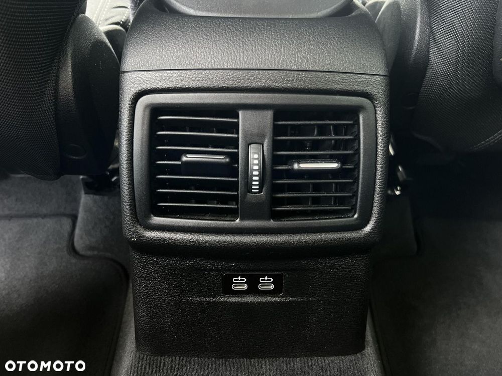BMW X1 sDrive18i - 28