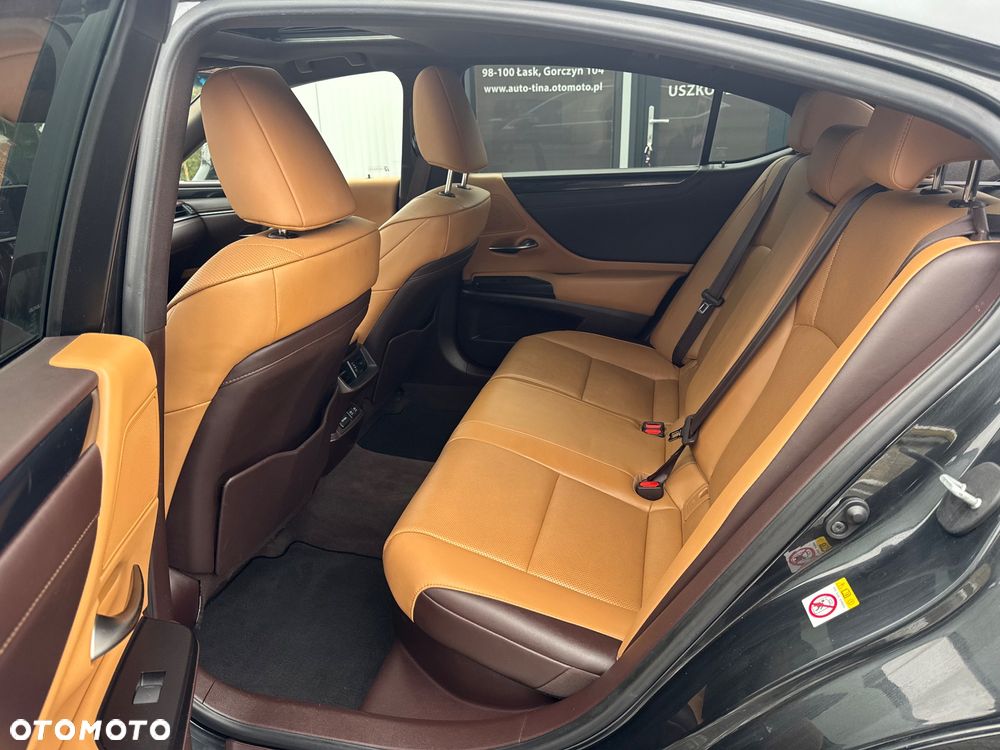 Lexus ES 300h Prestige - 36