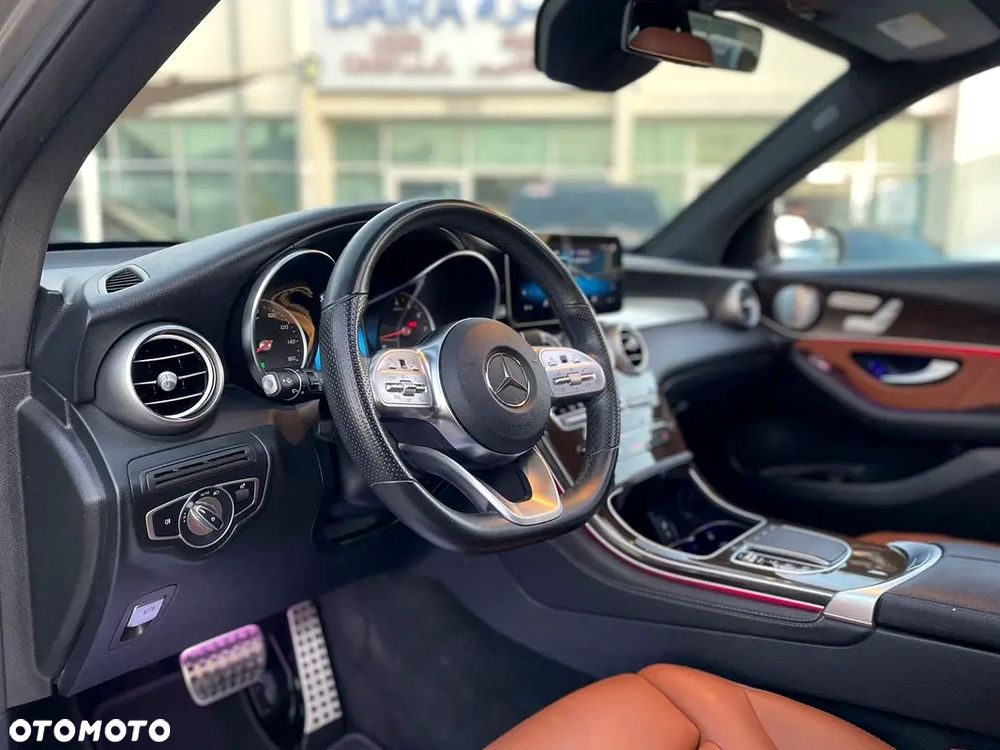 Mercedes-Benz GLC 300 4Matic 9G-TRONIC Exclusive - 9