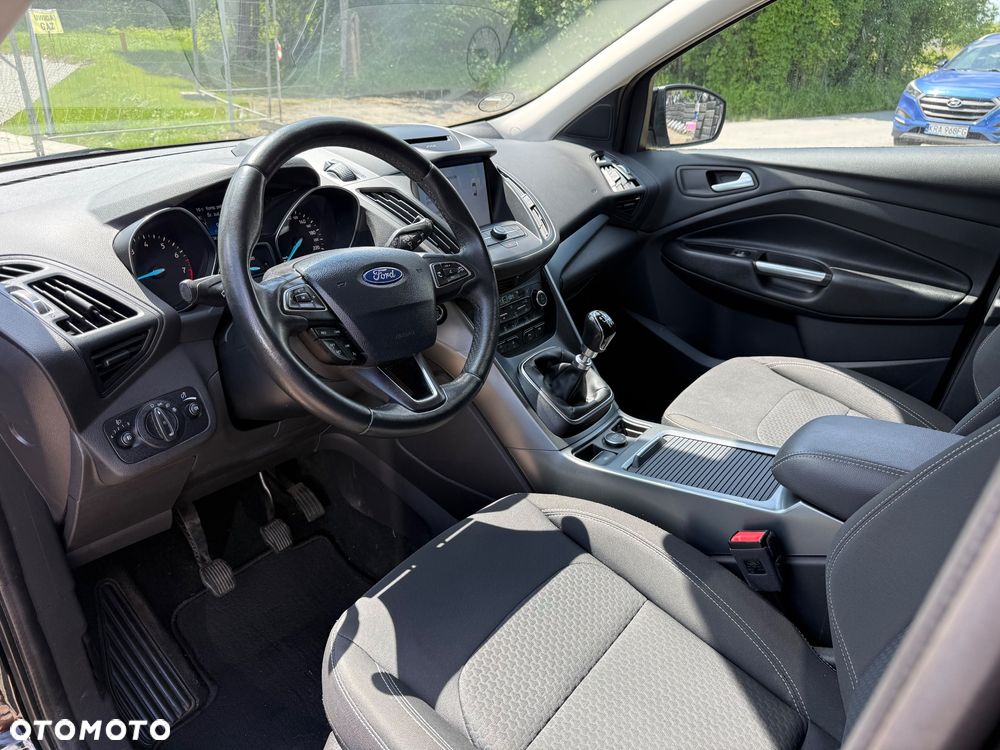 Ford Kuga - 24
