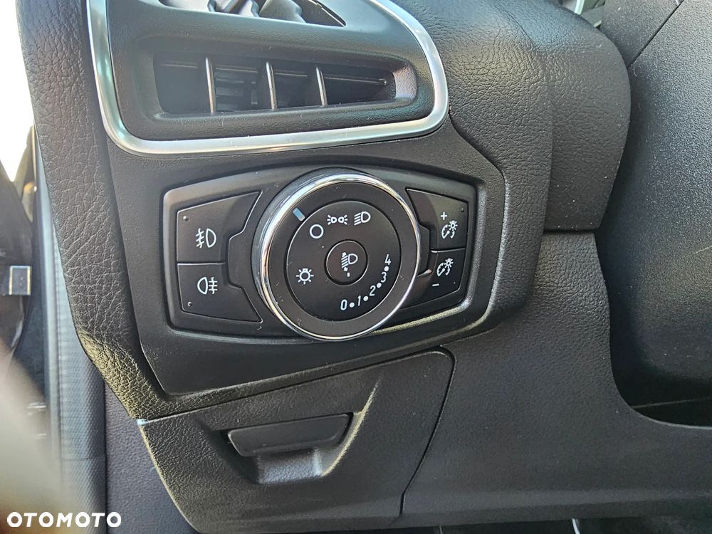 Ford Focus 1.0 EcoBoost Trend - 28