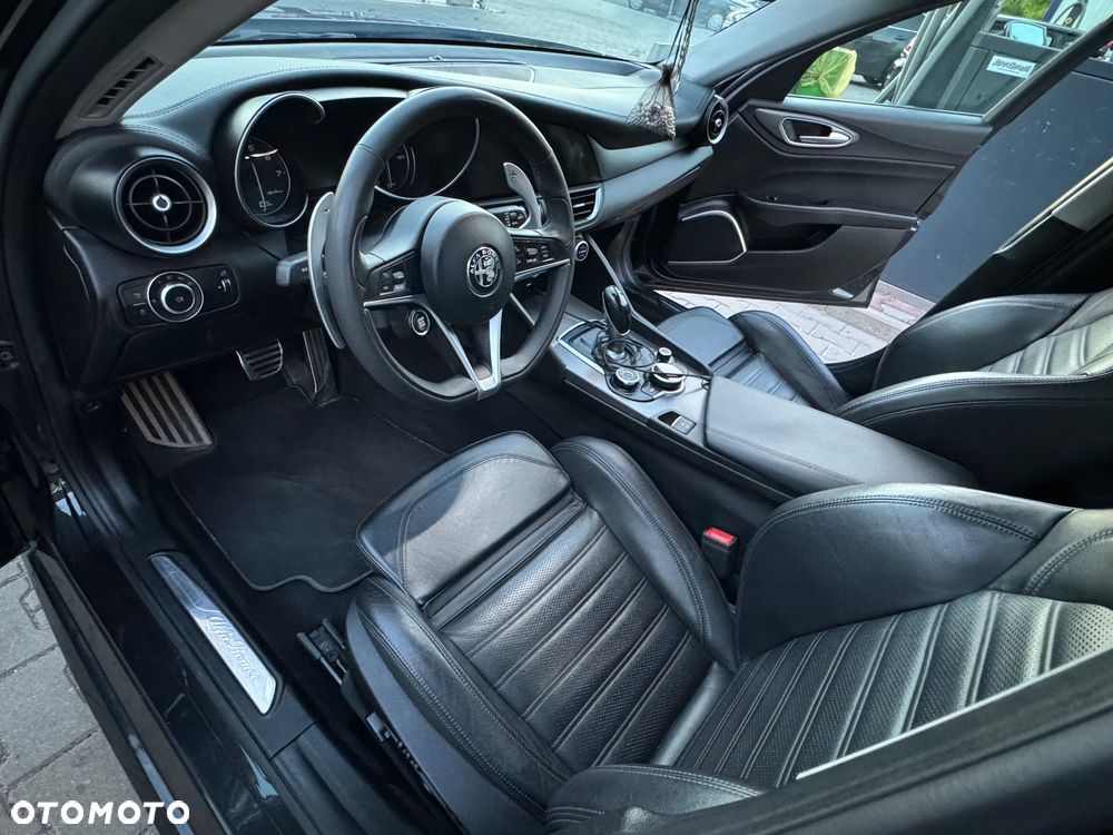 Alfa Romeo Giulia 2.0 Turbo 16V AT8 Veloce Ti - 11