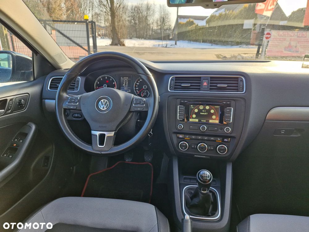 Volkswagen Jetta - 25