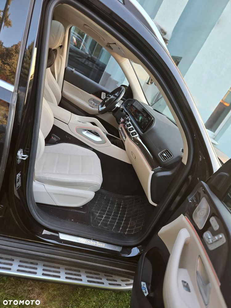 Mercedes-Benz GLS - 38