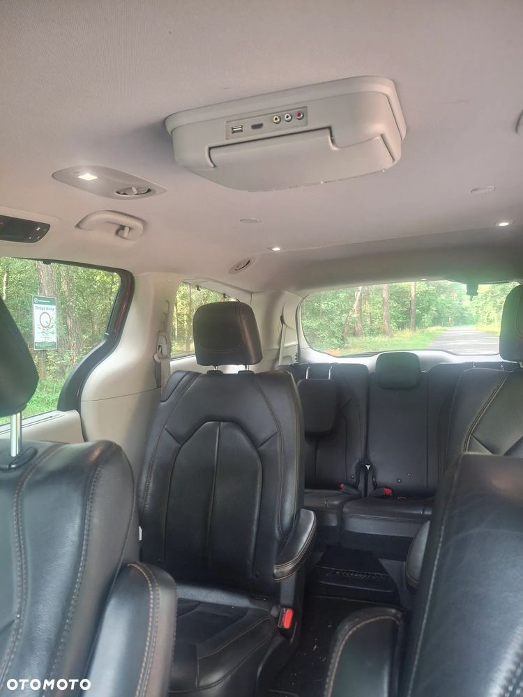 Chrysler Pacifica - 13