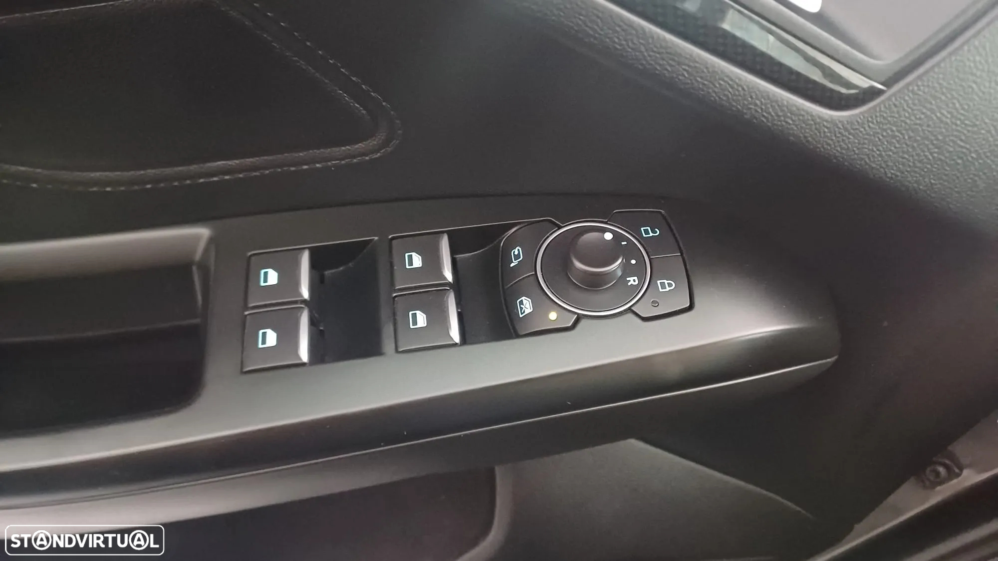 Ford Focus 1.0 EcoBoost Hybrid ST-LINE - 18