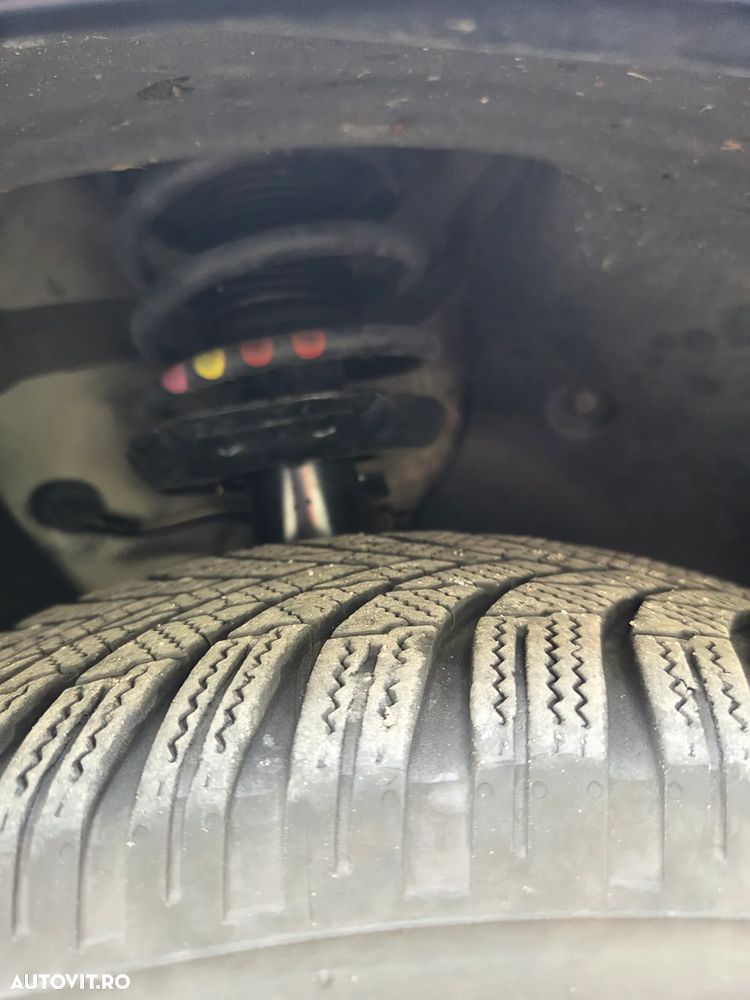 Volkswagen Touran 1.6 TDI DPF BlueMotion Technology Comfortline - 39