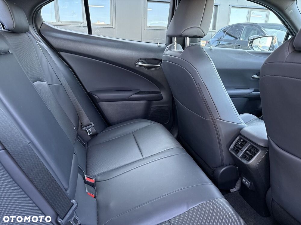 Lexus UX - 10