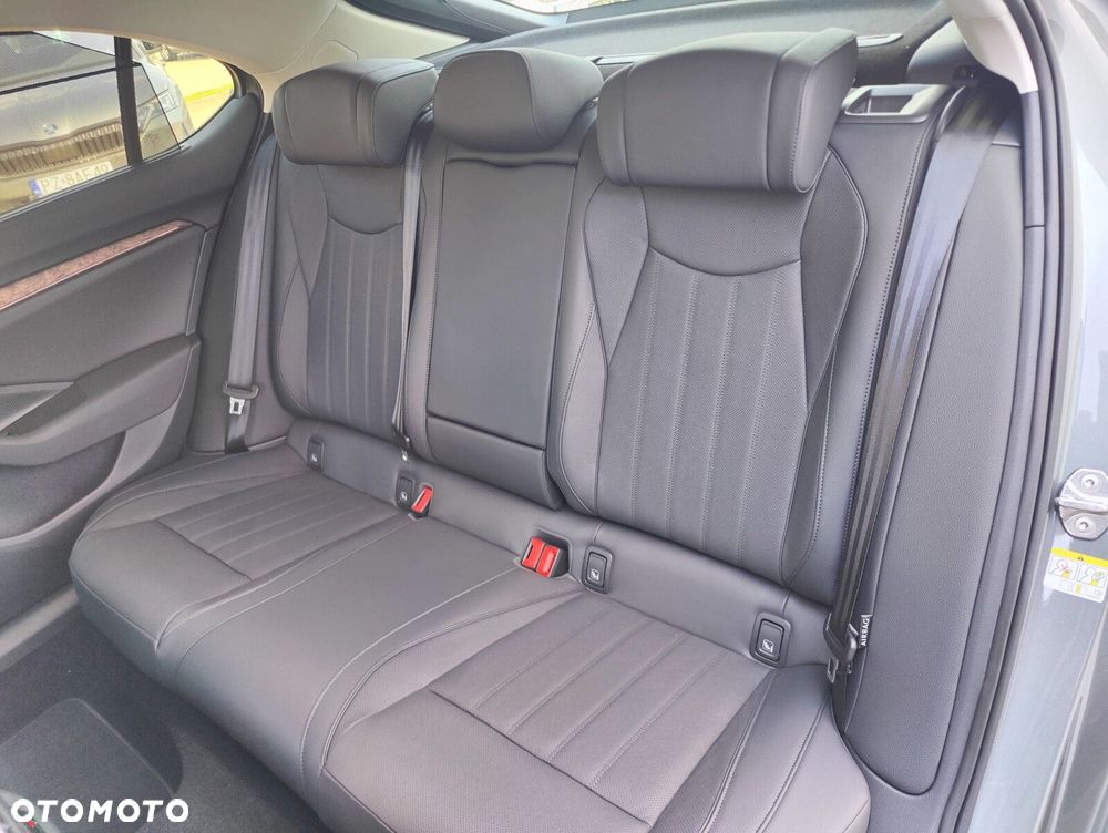 Skoda Superb 2.0 TDI SCR 4x4 L&K DSG - 32
