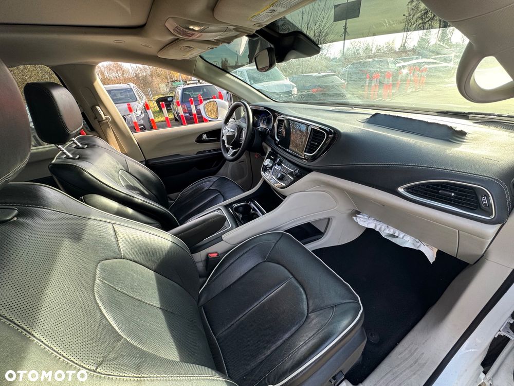 Chrysler Pacifica - 9