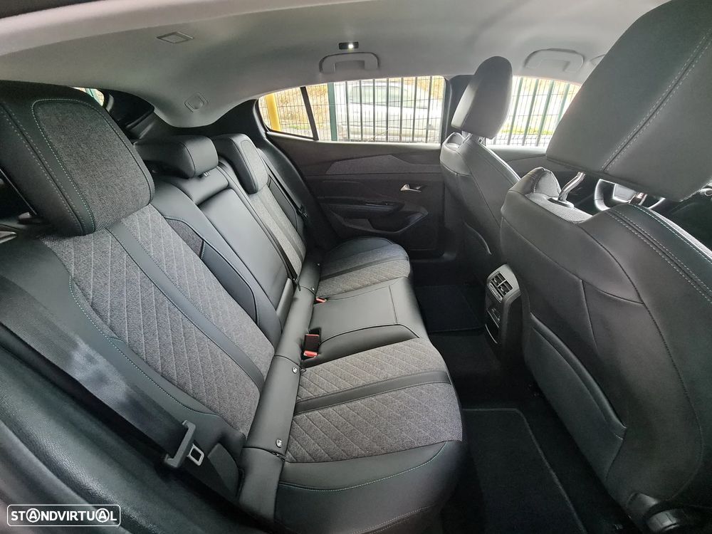 Peugeot 408 1.2 PureTech Allure EAT8 - 23