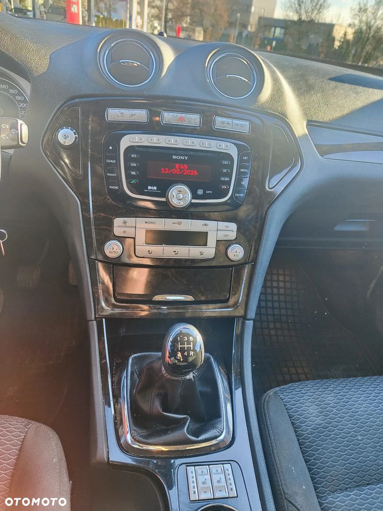 Ford Mondeo 2.0 Ghia X100 / X - 8