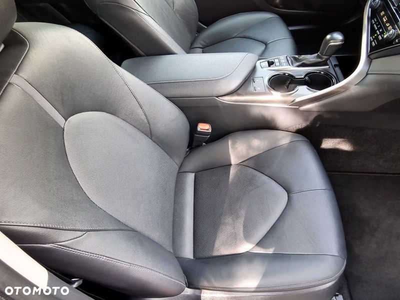 Toyota Camry - 23