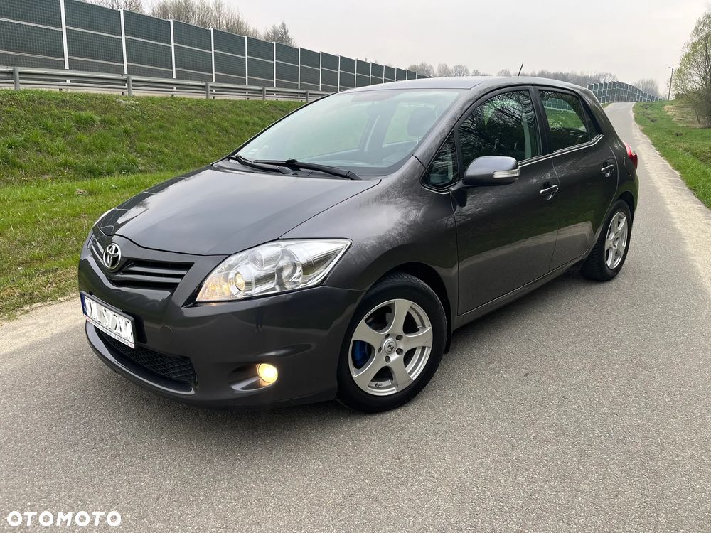 Toyota Auris 1.33 VVT-i Terra Start - 1
