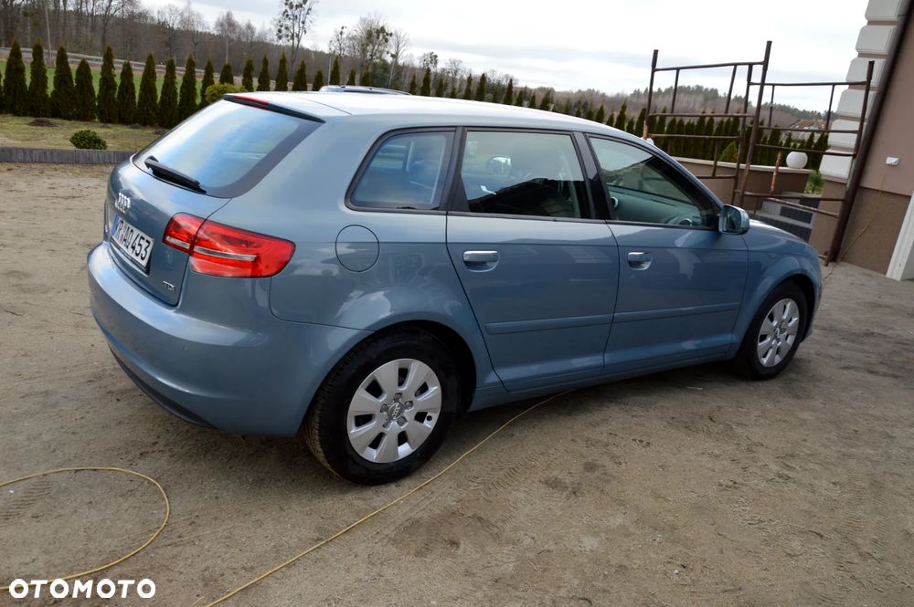 Audi A3 Sportback 1.6 TDI S line Sportpaket - 10