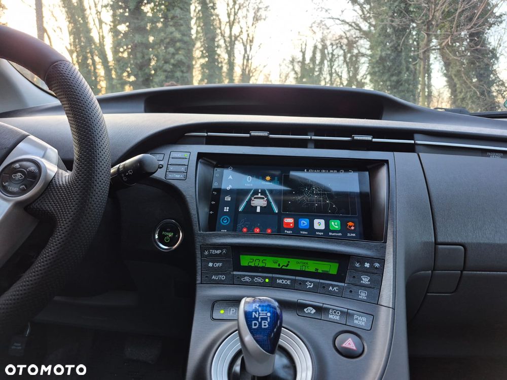 Toyota Prius (Hybrid) Executive - 18