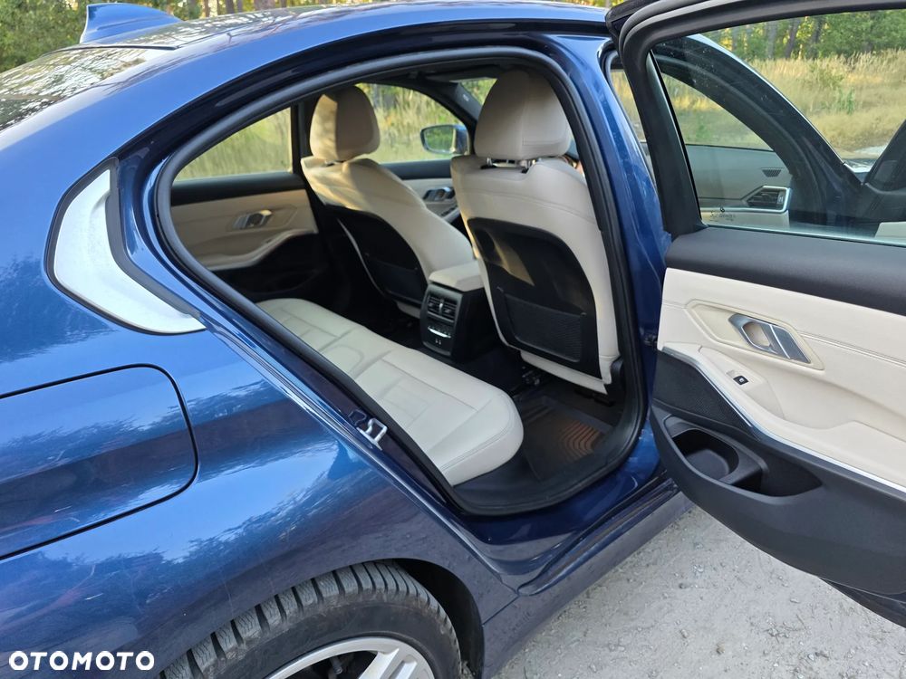 BMW Seria 3 330i Sport Line - 9