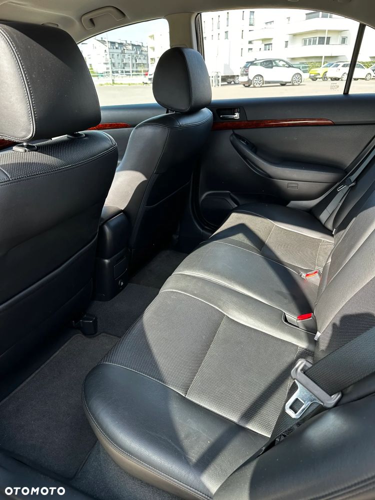 Toyota Avensis 2.0 VVT-i Automatik Executive - 11