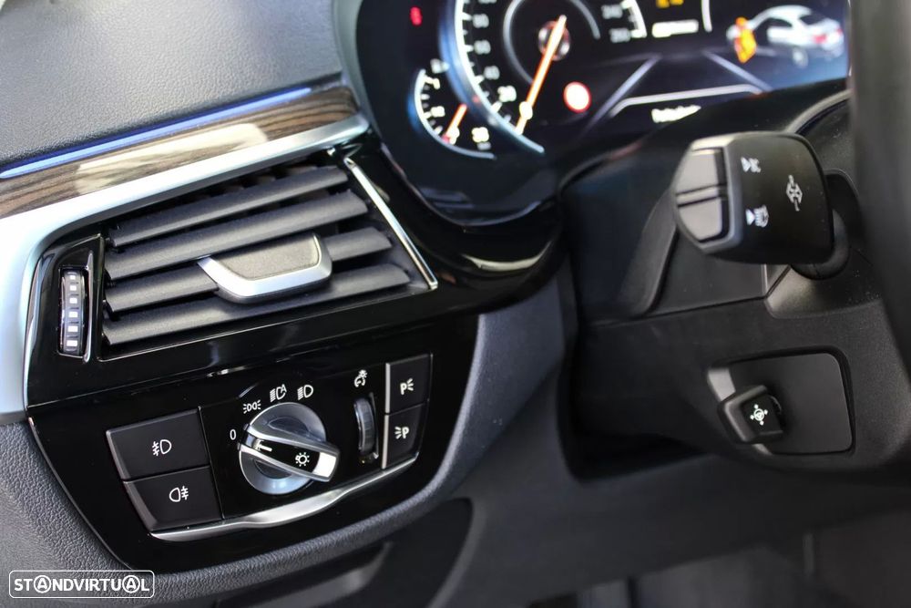 BMW 530 e iPerformance Line Luxury — fotografia 18
