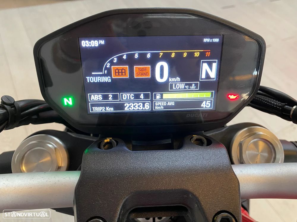 Ducati Monster 821 - 12