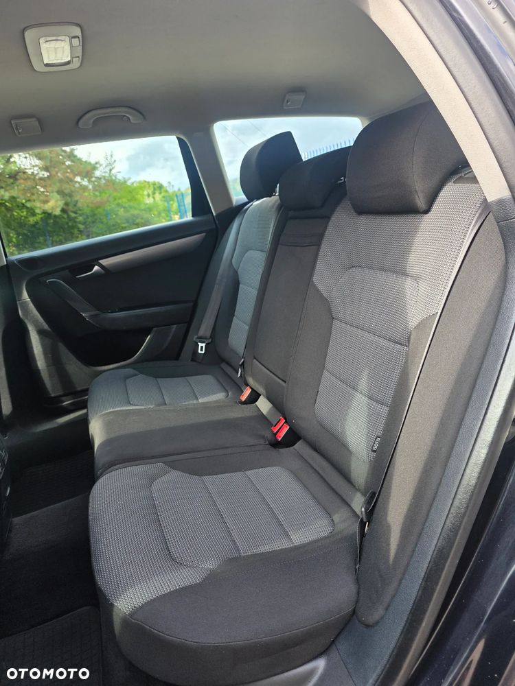 Volkswagen Passat 1.6 TDI Comfortline - 21