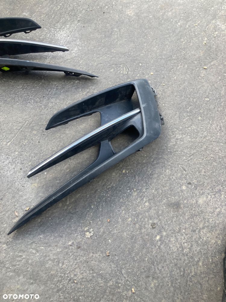 RENAULT Megane IV 4 lift prawa chrom kratka ZDERZAKA  przedniego KRATKA halogenu W ZDERZAK  przedni  zaślepka na halogen - 3