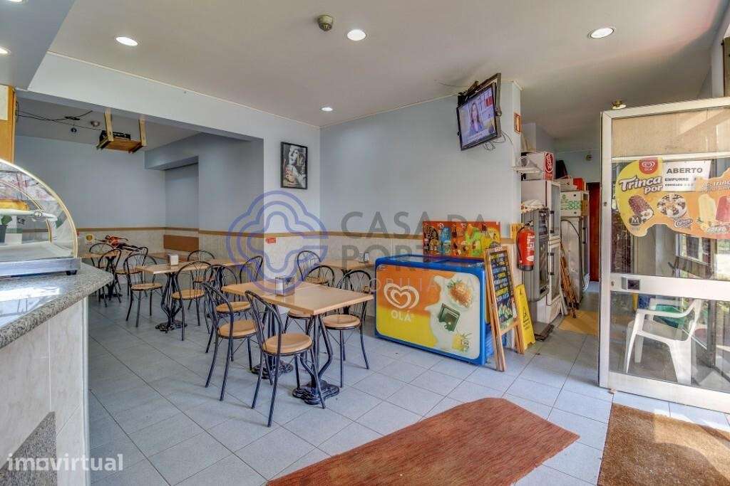 Loja com 356m2 em Aldoar com licença para Snack Bar - Grande imagem: 3/30