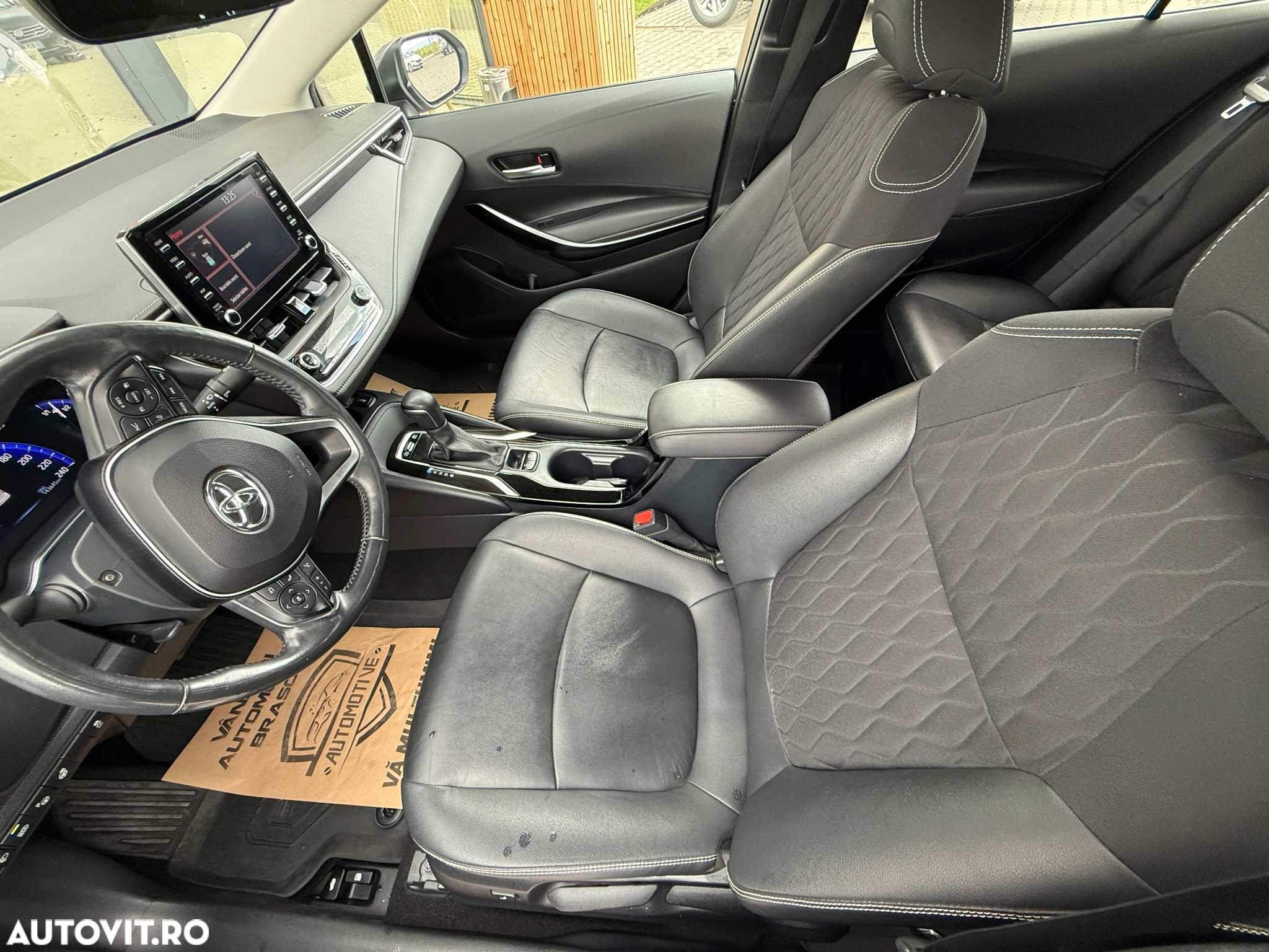 Toyota Corolla 1.8 HSD Exclusive interior Negru - 14