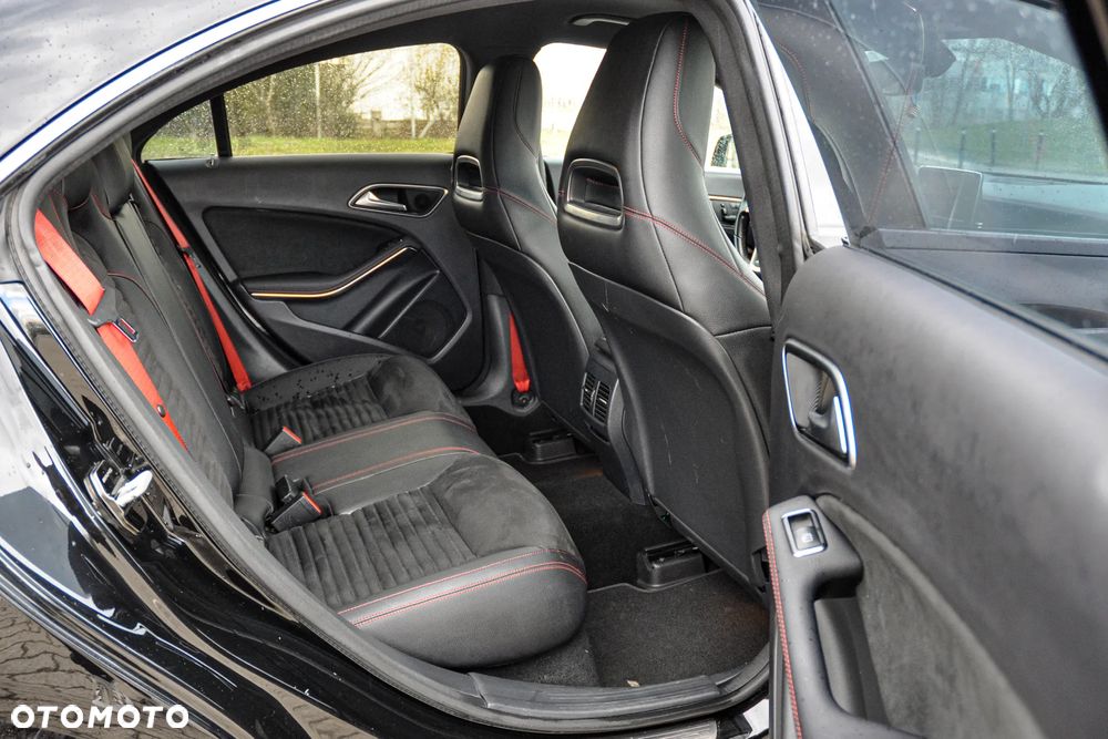 Mercedes-Benz CLA AMG 45 4-Matic - 13