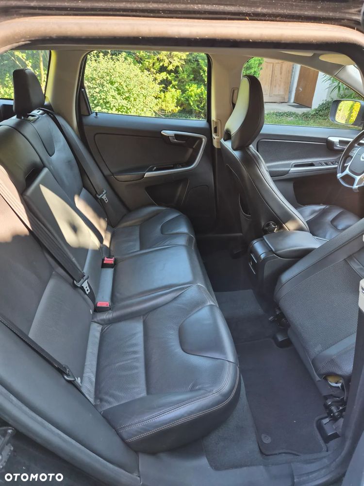 Volvo XC 60 D4 Momentum - 11