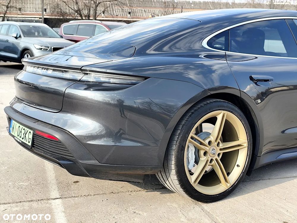 Porsche Taycan Turbo - 34