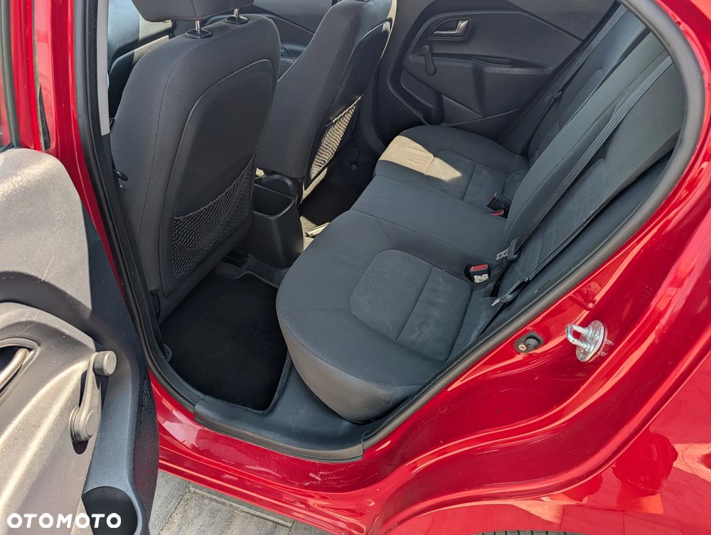 Kia Rio 1.4 M - 21