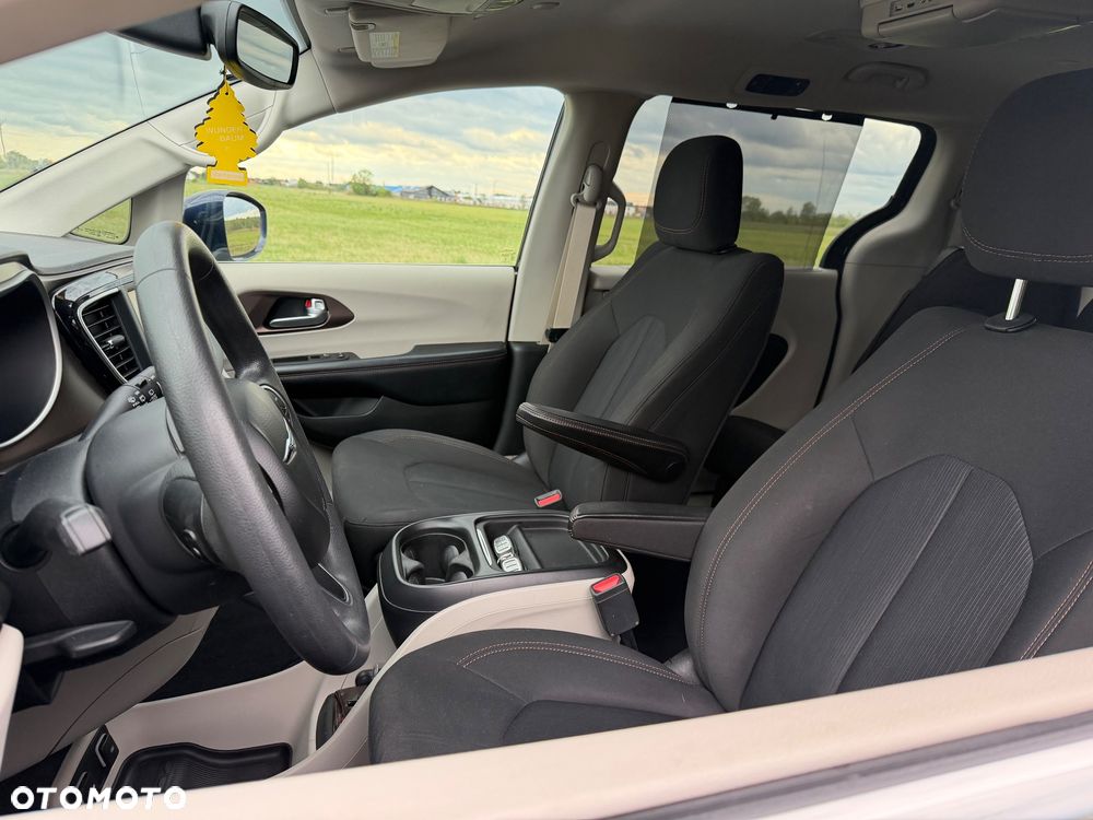 Chrysler Pacifica - 10