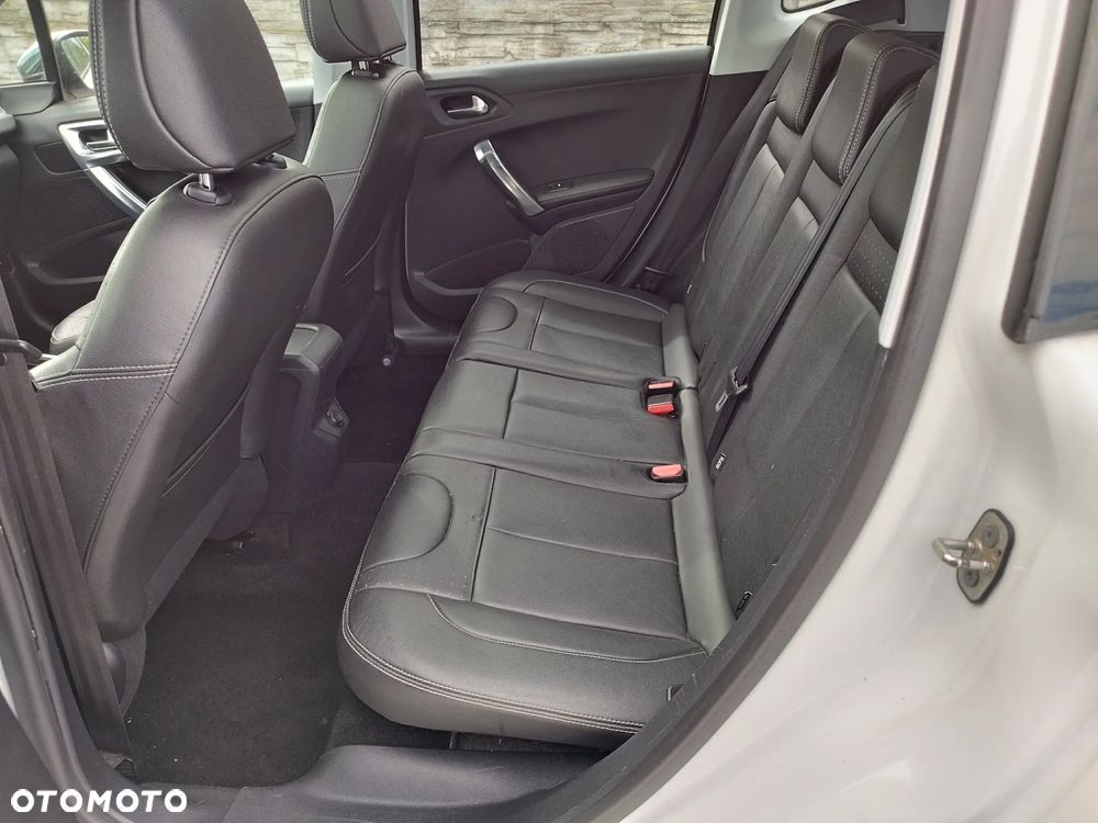 Peugeot 2008 1.6 BlueHDi Allure S&S - 17