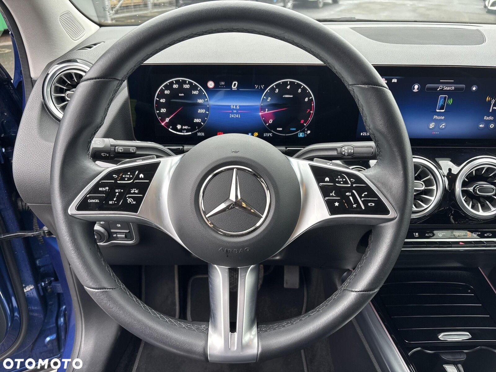 Mercedes-Benz GLA - 10