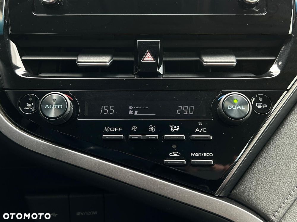 Toyota Camry 2.5 Hybrid Comfort CVT - 28