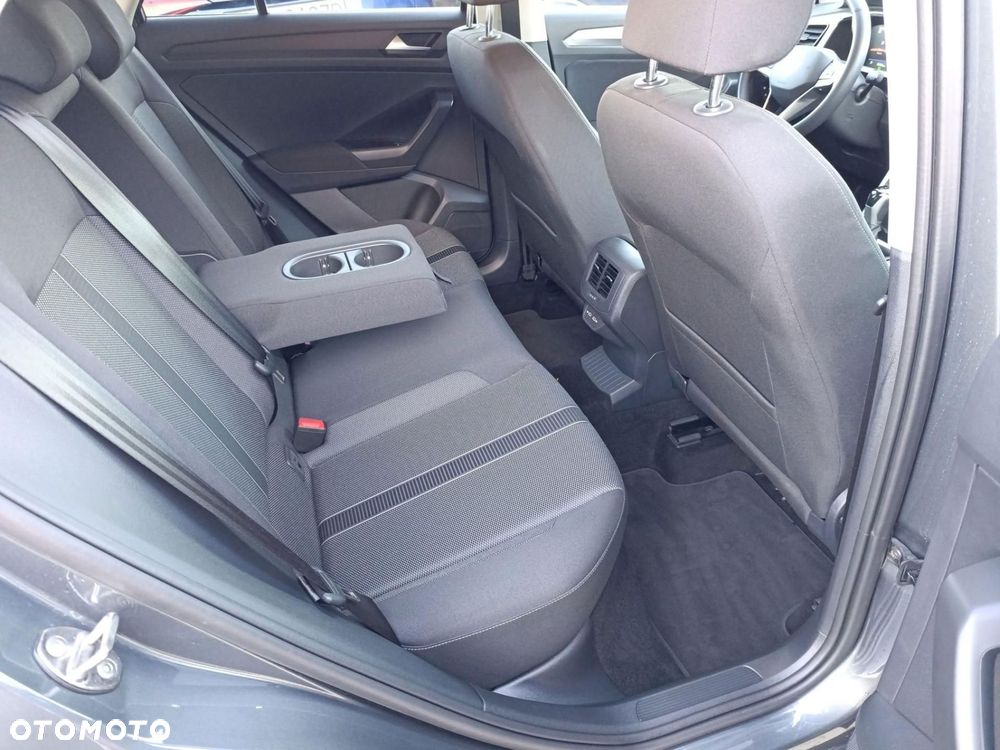Volkswagen T-Roc - 13