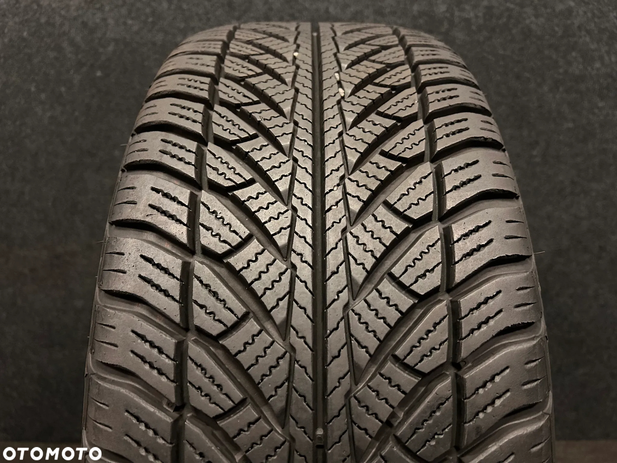 Goodyear UltraGrip 8 Performance 245/45/18 100H XL 1szt. Ładna! - 2