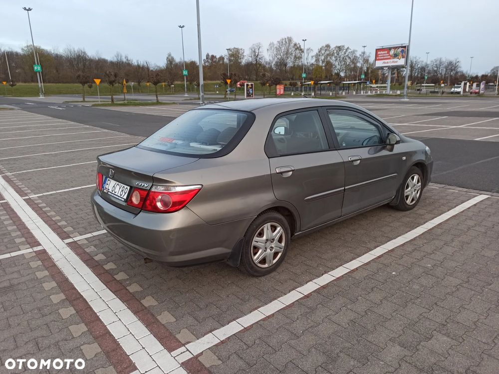 Honda City 1.4 Comfort - 16